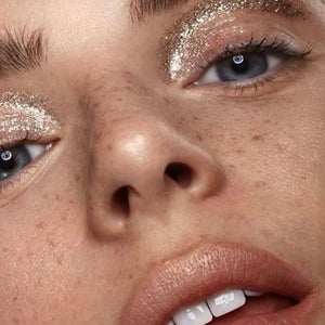 HOW TO CREATE THE ULTIMATE GLITTER EYE LOOK THIS SUMMER